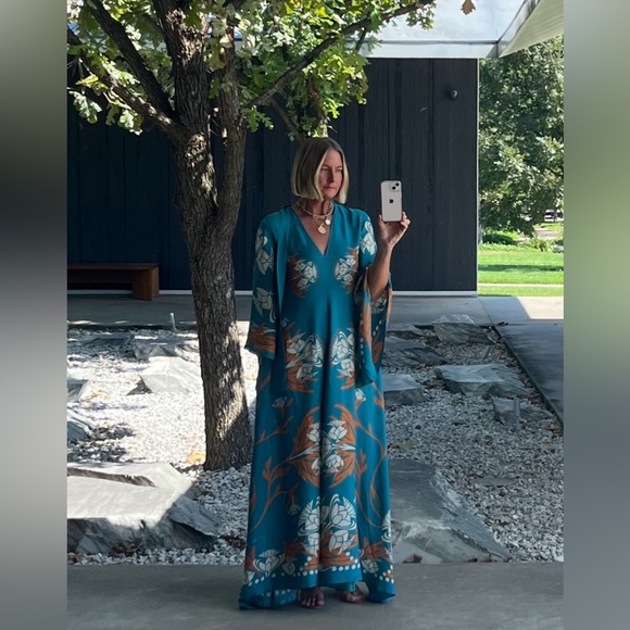 La DoubleJ Magnifico maxi dress Florence Placee in pebbled sable caftan. - Picture 5 of 8